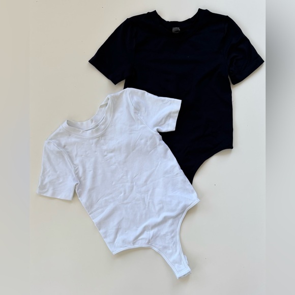 Dynamite LOT OF TWO Women's Short Sleeve Crewneck Bodysuit Black White ONE SIZE - Picture 1 of 12